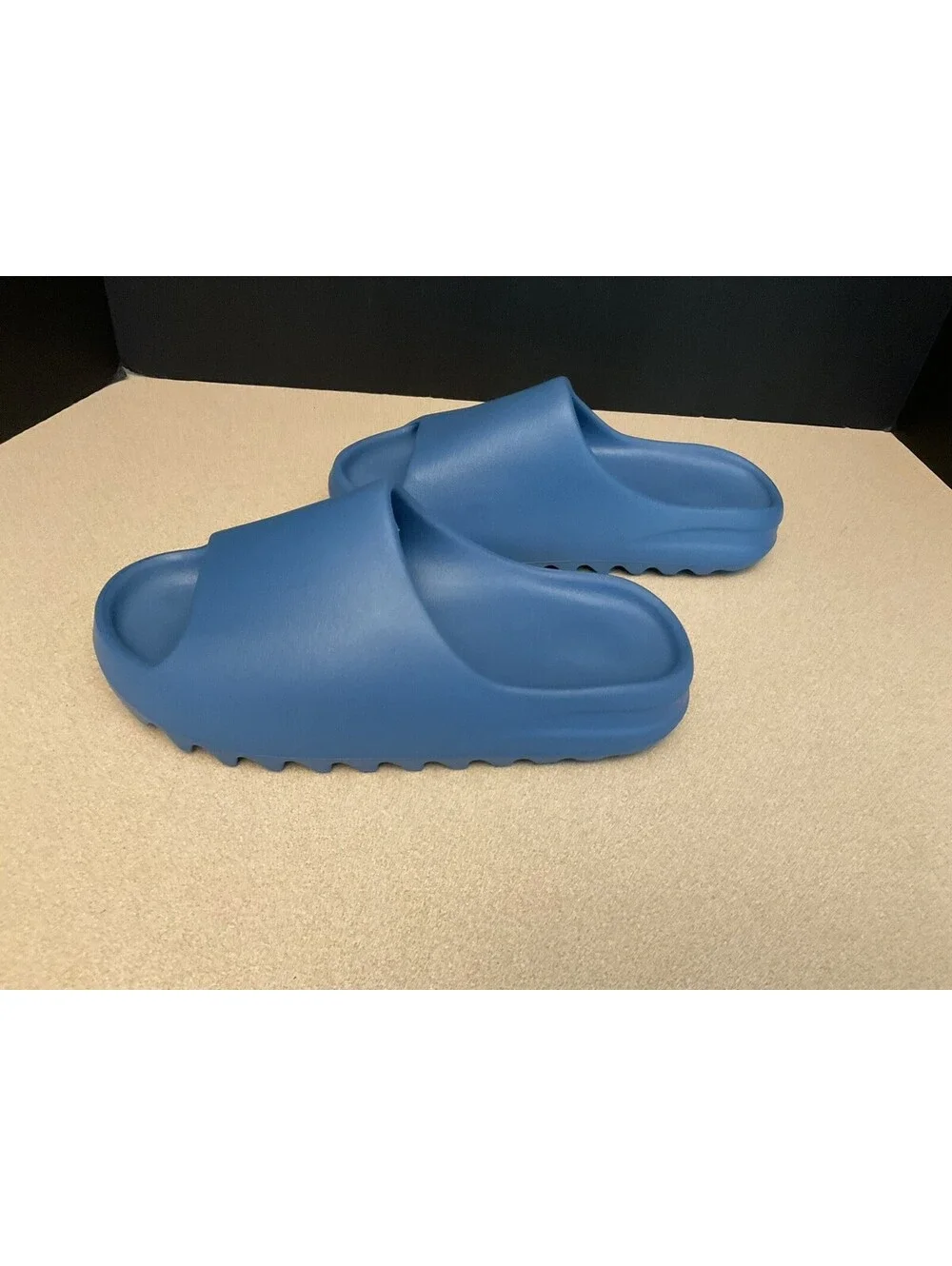 New! Mens YZY YS-01 Blue Comfort Slide Sandals. Size 8. Awesome Sandals!
